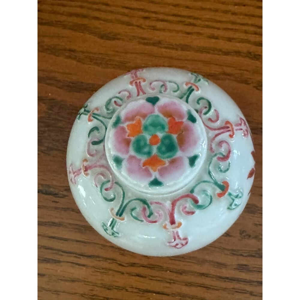 Vintage Hand Painted Porcelain Mini Bud Vase Floral Footed Ginger Jar Style - Picture 4 of 8